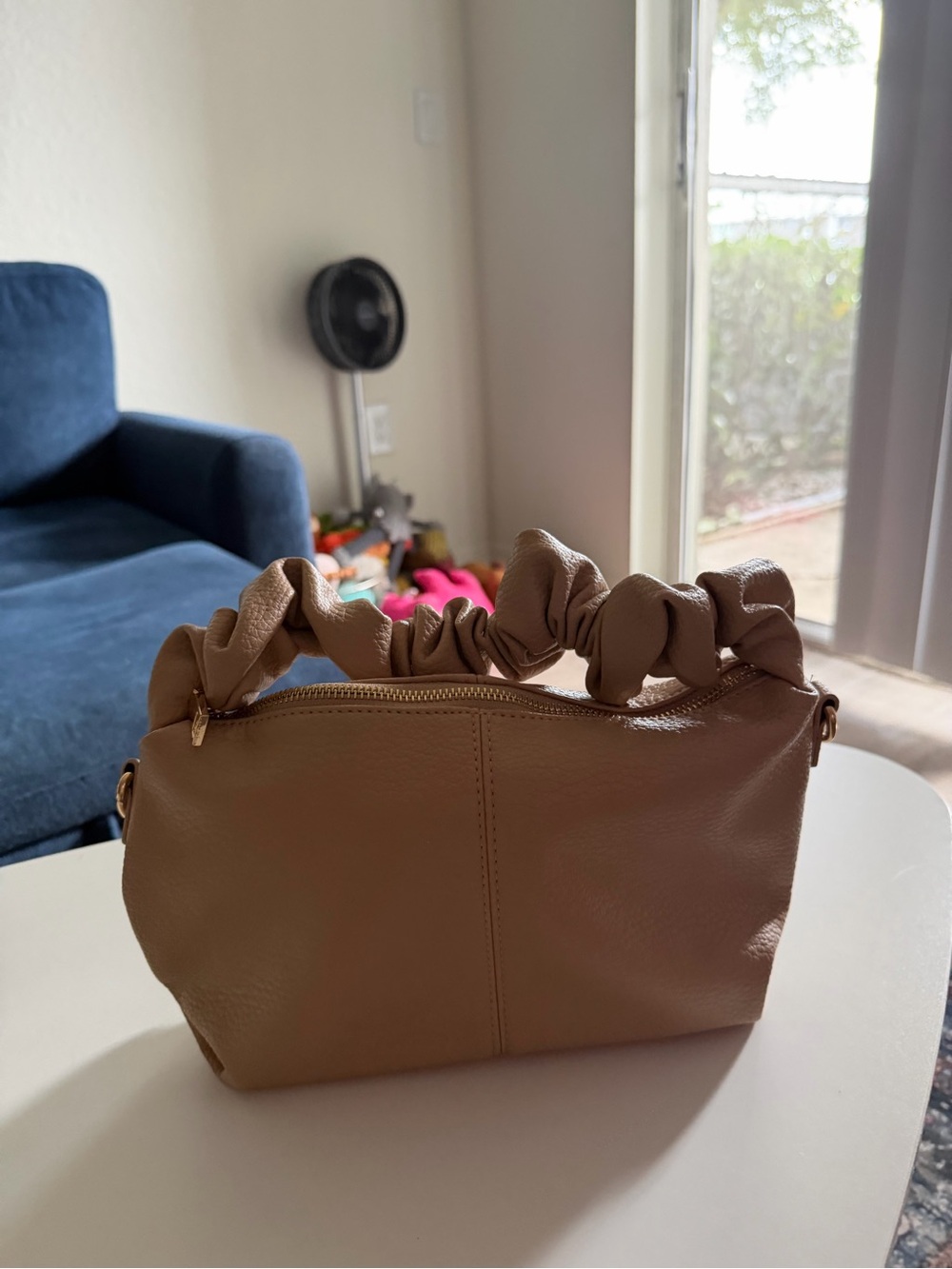Women’s Tan Scrunch Handle Shoulder Bag - Picture 2 of 6
